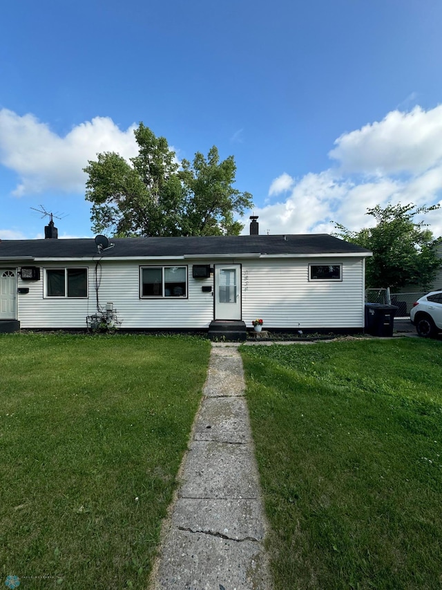 1822 7th Ave S, Fargo, ND 58103 - ranch-style house featuring a front yard, a chimney, and entry steps