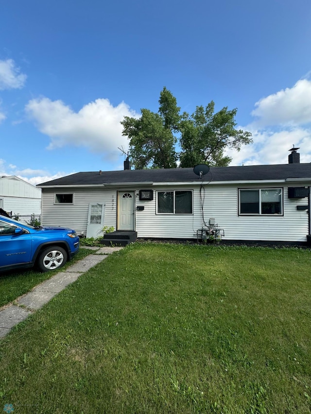 1822 7th Ave S, Fargo, ND 58103 - ranch-style home featuring a front yard