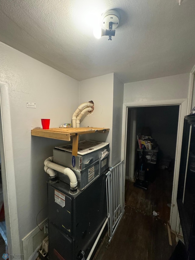 1822 7th Ave S, Fargo, ND 58103 - detailed view of wood finished floors and a textured ceiling