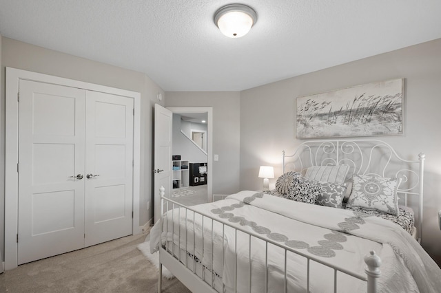 15560 110th Ave N, Dayton, MN 55369 - bedroom with carpet floors, a closet, and a textured ceiling
