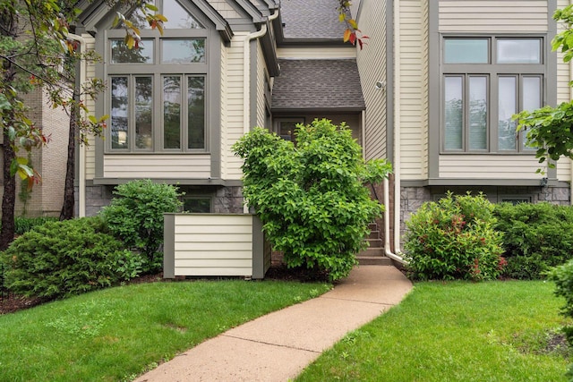 729 Summit Ave, Saint Paul, MN 55105 - doorway to property with a yard
