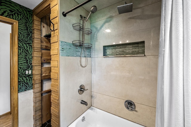 6121 Trinity Dr NE, Fridley, MN 55432 - full bath with shower / bath combo