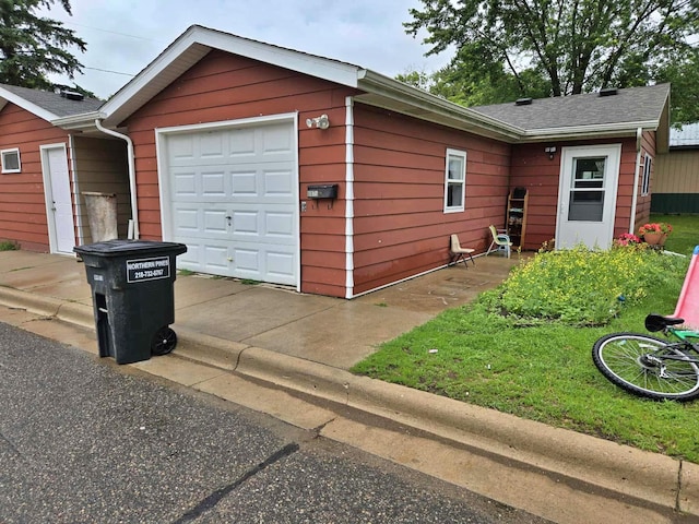 607 Riverside Ave, Park Rapids, MN 56470 - detached garage with driveway