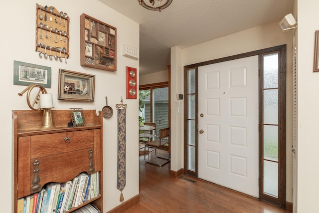 1163 Edgcumbe Rd Unit 1163, Saint Paul, MN 55105 - foyer with wood finished floors and baseboards