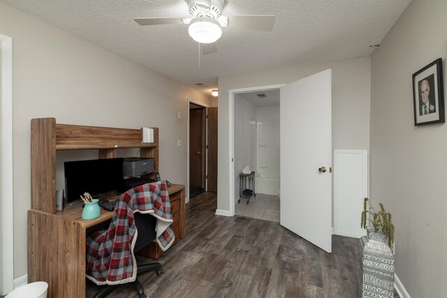 1163 Edgcumbe Rd Unit 1163, Saint Paul, MN 55105 - home office featuring wood finished floors, a ceiling fan, and a textured ceiling