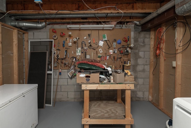 1163 Edgcumbe Rd Unit 1163, Saint Paul, MN 55105 - unfinished basement with a workshop area