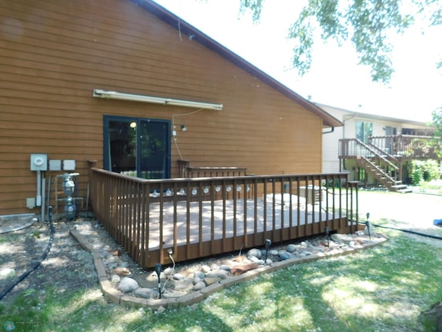 2524 25th Ave S, Fargo, ND 58103 - back of property with a wooden deck