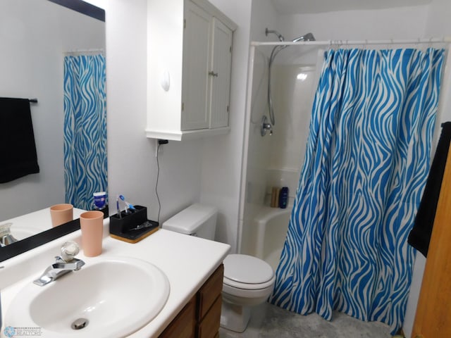 2524 25th Ave S, Fargo, ND 58103 - full bath featuring a shower with shower curtain and vanity
