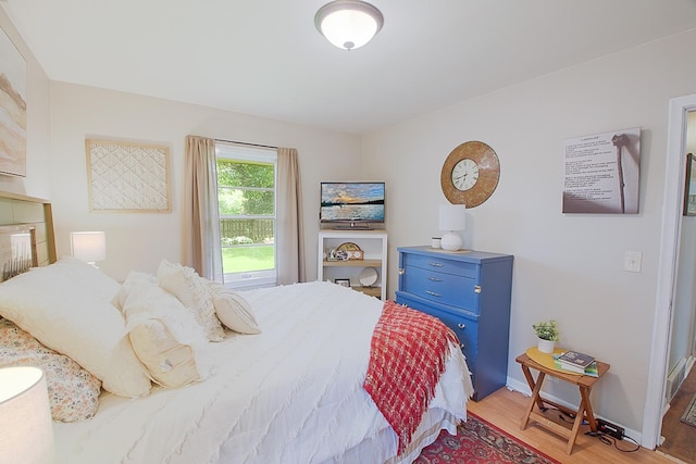 1016 26th Ave N, Saint Cloud, MN 56303 - bedroom with light wood-style flooring and baseboards