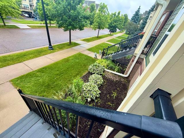 8124 Oakview Ln N Unit 47, Maple Grove, MN 55369 - view of grassy yard