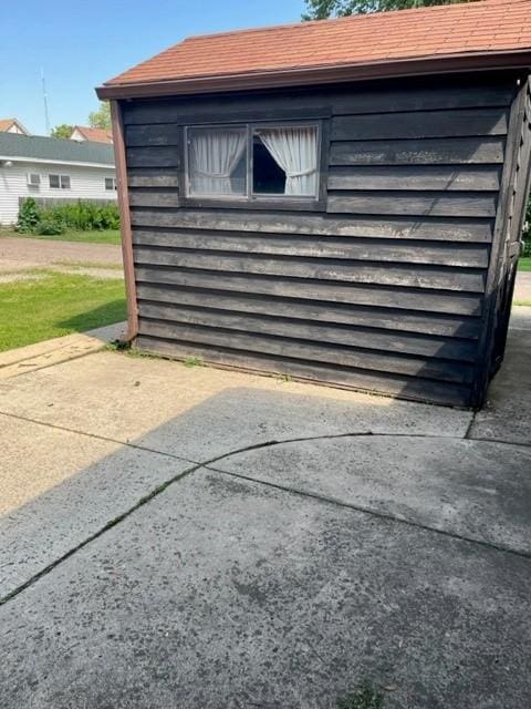 324 7th St, Windom, MN 56101 - view of home's exterior featuring an outbuilding