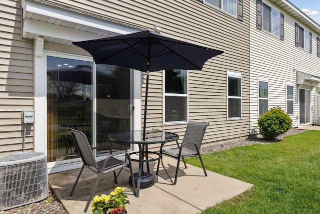 7308 Unity Ln N, Brooklyn Park, MN 55443 - view of patio with outdoor dining space