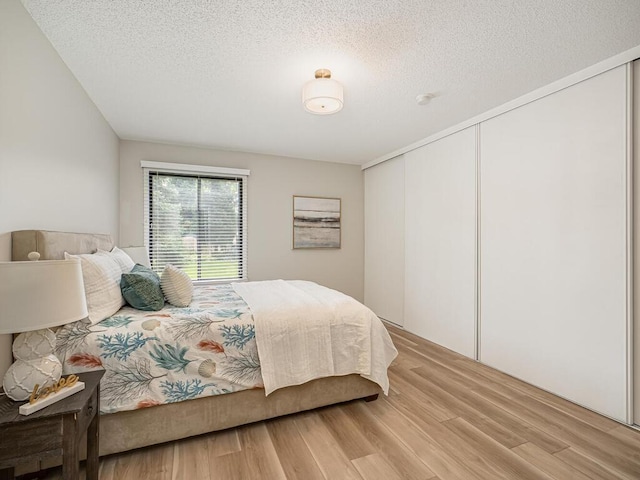 1181 Yuma Ln N, Plymouth, MN 55447 - bedroom featuring light wood finished floors, a textured ceiling, and a closet