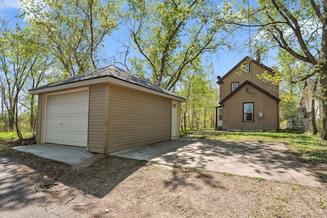 201 Genesee St, Saint Paul, MN 55117 - detached garage with driveway