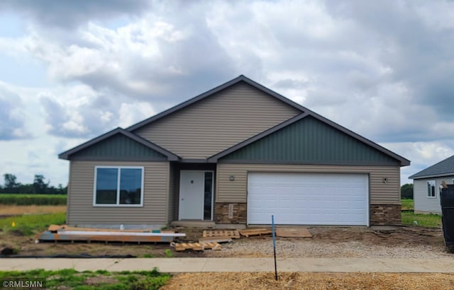 2101 Nelson St, Saint Peter, MN 56082 - view of front facade featuring driveway and an attached garage