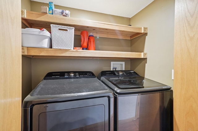 728 Elm St, Belle Plaine, MN 56011 - laundry area featuring washing machine and dryer