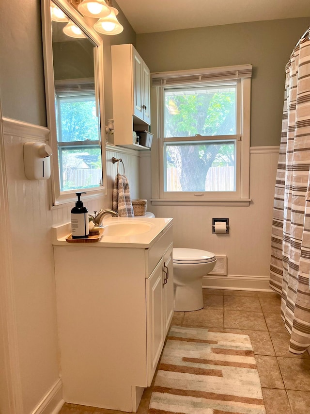 8412 4th Ave S, Bloomington, MN 55420 - bathroom featuring vanity, tile patterned flooring, healthy amount of natural light, a wainscoted wall, and curtained shower