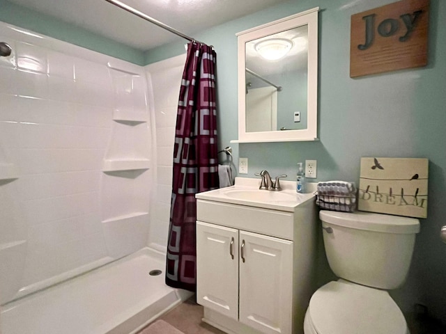 8412 4th Ave S, Bloomington, MN 55420 - bathroom with a shower with shower curtain and vanity