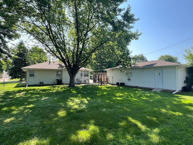 8412 4th Ave S, Bloomington, MN 55420 - rear view of property featuring a lawn