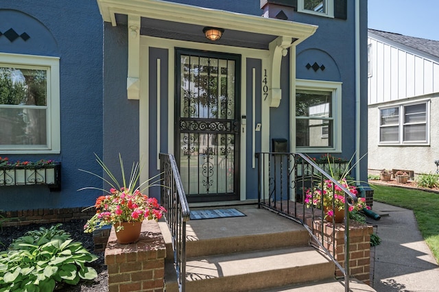 1407 Pascal St N, Saint Paul, MN 55108 - property entrance featuring stucco siding