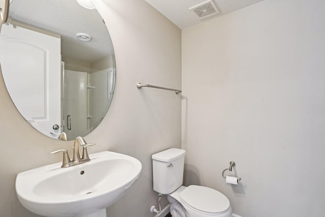 8169 Central Park Way N, Maple Grove, MN 55369 - full bath featuring a sink and a textured ceiling