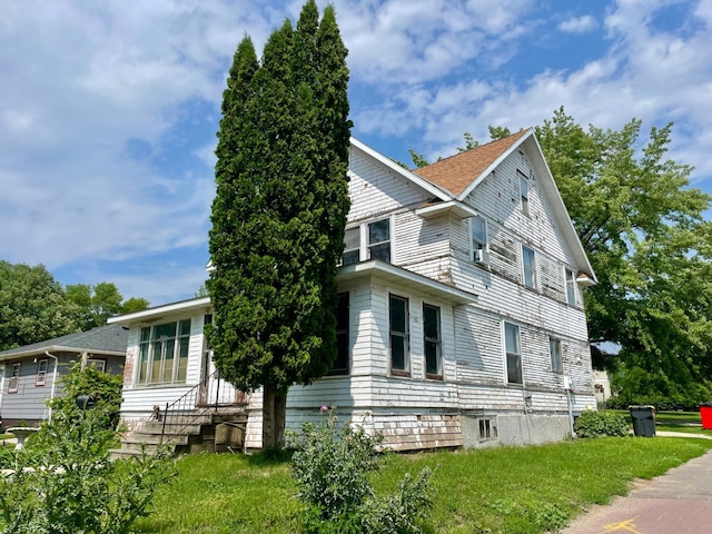 407 Minnesota St, Redwood Falls, MN 56283 - view of home's exterior featuring entry steps