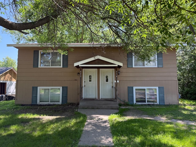 1111 13th St, Brainerd, MN 56401 - bi-level home featuring a front yard