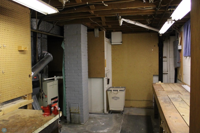 509 24th Ave N, Fargo, ND 58102 - unfinished below grade area featuring a workshop area