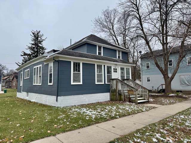 415 College St, Albert Lea, MN 56007 - american foursquare style home featuring a front yard and roof with shingles
