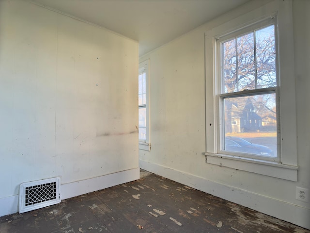 415 College St, Albert Lea, MN 56007 - empty room featuring plenty of natural light