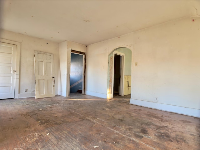 415 College St, Albert Lea, MN 56007 - unfurnished room with arched walkways and baseboards