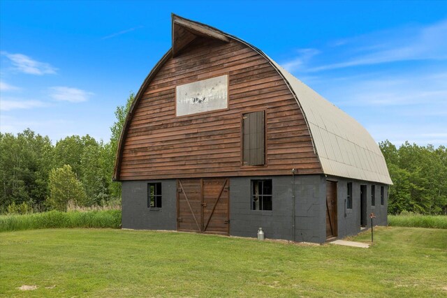 14766 Danson Rd, Splithand Twp, MN 55744 - view of side of property with a barn, a gambrel roof, an outbuilding, and a lawn