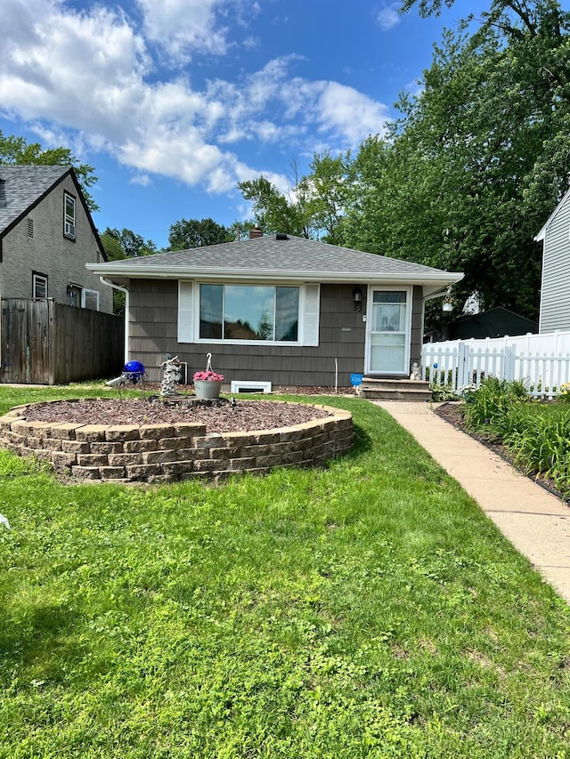 53 Hoyt Ave W, Saint Paul, MN 55117 - bungalow-style home with a shingled roof
