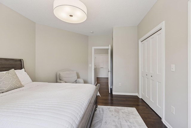 2 Red Forest Ln, North Oaks, MN 55127 - bedroom featuring dark wood-type flooring and a closet
