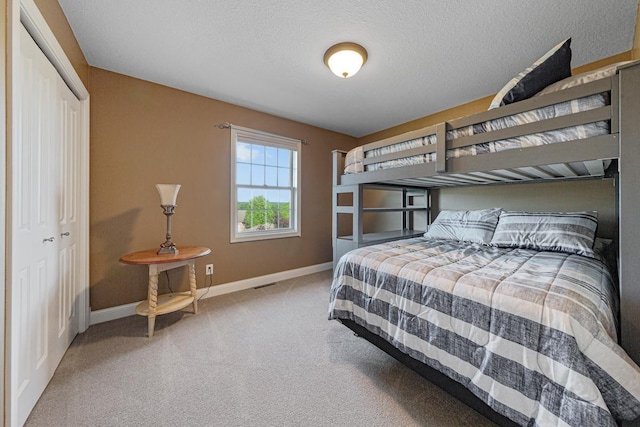 1904 Rock Ridge Ln, Saint Peter, MN 56082 - bedroom with carpet flooring, a textured ceiling, and a closet