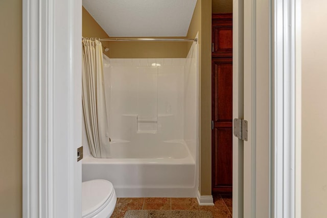 1904 Rock Ridge Ln, Saint Peter, MN 56082 - full bath with toilet and shower / bath combo