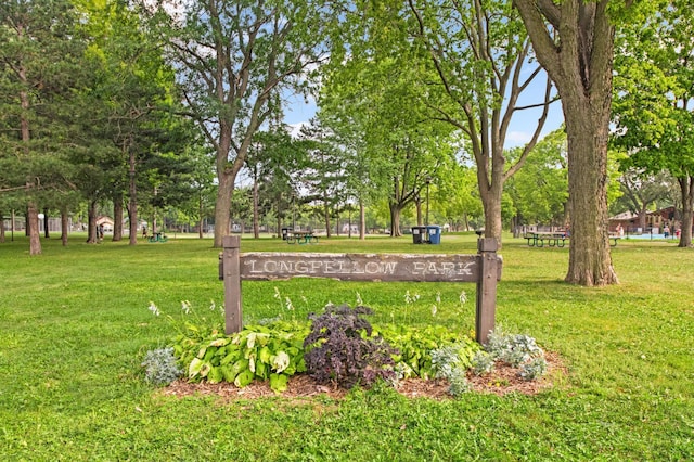 3809 41st Ave S, Minneapolis, MN 55406 - view of home's community with a yard