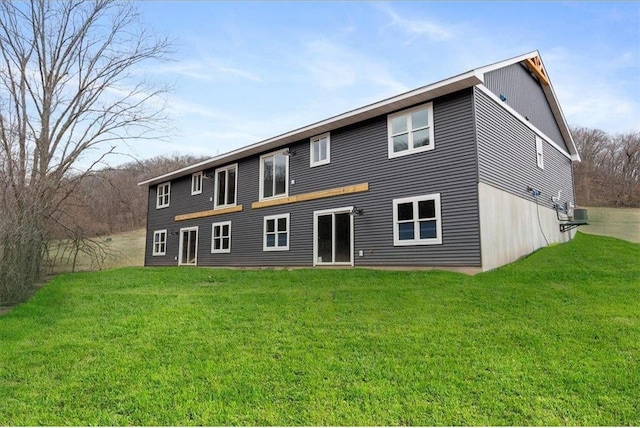 S1546 Shawnee Dr Unit B, Alma, WI 54610 - back of house with a lawn