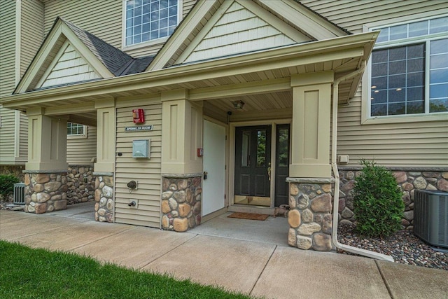 4363 Victor Path Unit 7, Hugo, MN 55038 - entrance to property with stone siding and covered porch