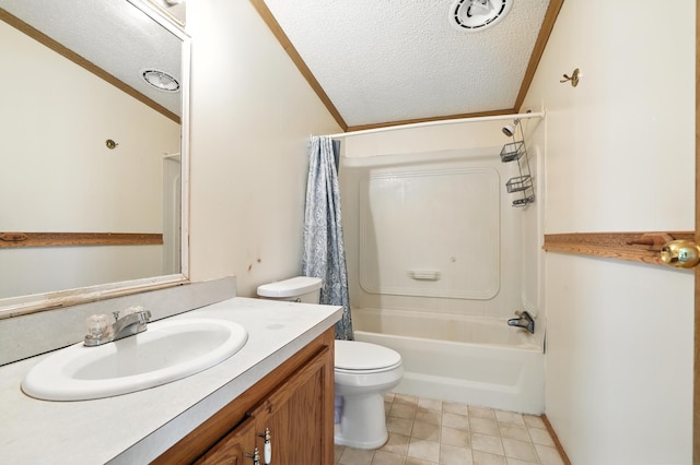 6257 State Highway 70, Rock Creek, MN 55063 - bathroom with a textured ceiling, vanity, shower / tub combo with curtain, ornamental molding, and vaulted ceiling