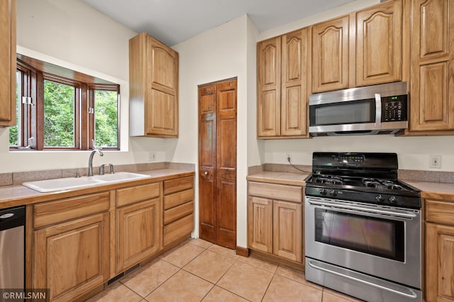 2117 Oakridge St, Saint Paul, MN 55119 - kitchen with stainless steel appliances, light countertops, and light tile patterned flooring