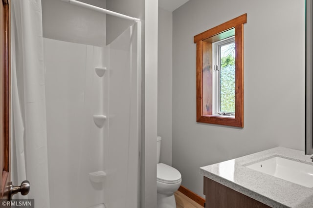 2117 Oakridge St, Saint Paul, MN 55119 - bathroom featuring vanity and a shower with curtain
