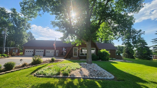 511 4th St W, Jasper, MN 56144 - view of front facade featuring driveway, an attached garage, and a front lawn
