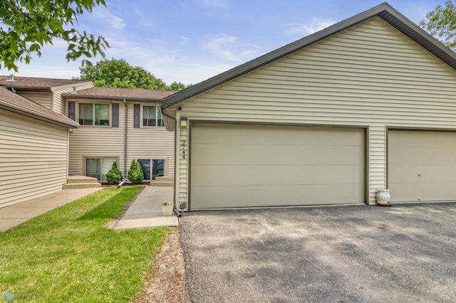 2744 32nd St S, Moorhead, MN 56560 - view of front of property featuring a garage