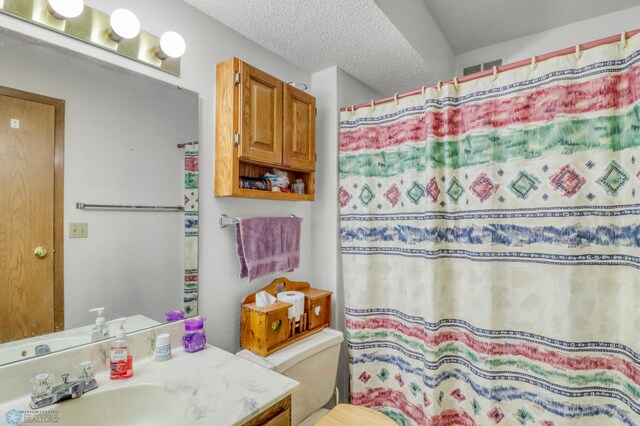 2744 32nd St S, Moorhead, MN 56560 - full bath with vanity and curtained shower
