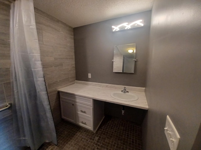 21196 Morgan Dr, Forest Lake, MN 55025 - full bathroom featuring a textured ceiling, tile patterned floors, vanity, and curtained shower