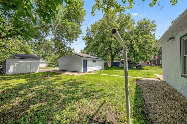 619 4th Ave E, Shakopee, MN 55379 - view of grassy yard featuring a storage shed