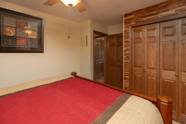 175 6th Ln NE, Oronoco, MN 55960 - unfurnished bedroom featuring a textured ceiling and a ceiling fan