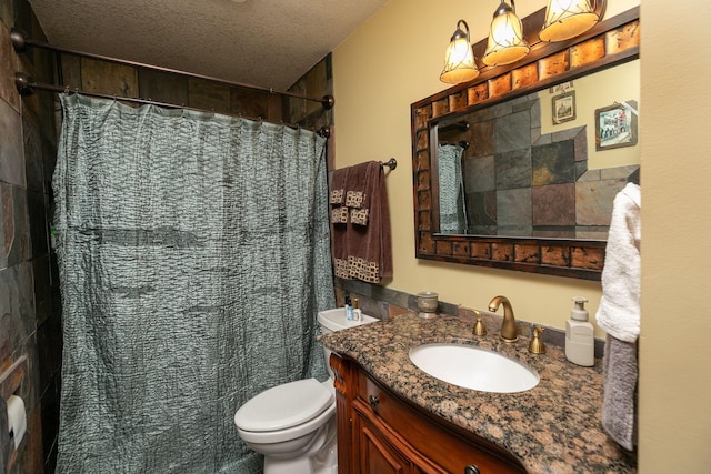 175 6th Ln NE, Oronoco, MN 55960 - bathroom featuring vanity, a textured ceiling, and curtained shower
