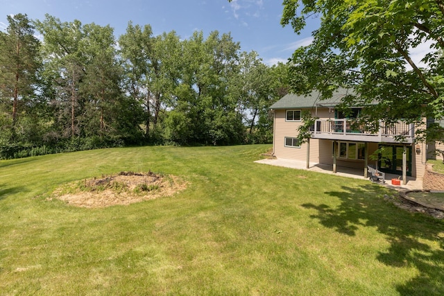 175 6th Ln NE, Oronoco, MN 55960 - view of grassy yard with a patio area and a deck